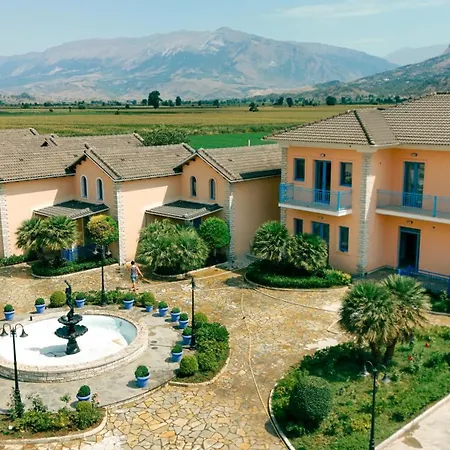 Alojamento de Turismo Selvagem Kronos Village Gjirokastër