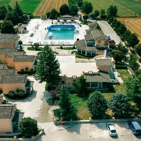 Kronos Village Lodge *