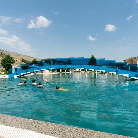 Kronos Village Lodge