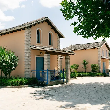 Kronos Village Alojamento de Turismo Selvagem Gjirokastër