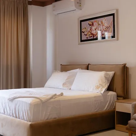 Kronos Village Lodge *