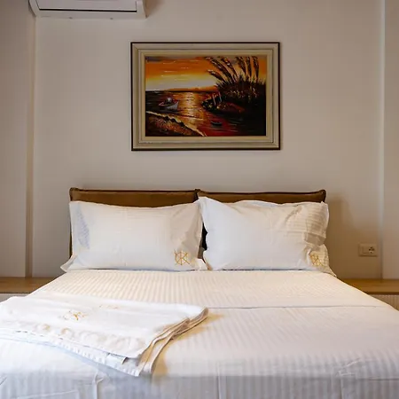 Kronos Village Lodge