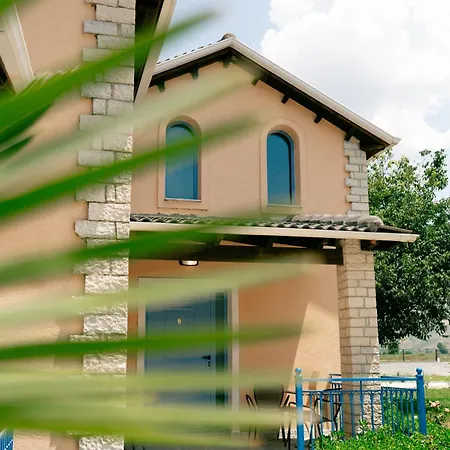 Kronos Village Lodge