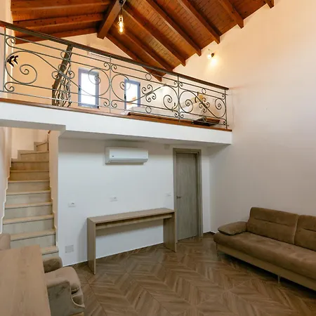 Kronos Village Lodge