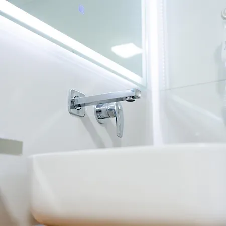 Kronos Village Lodge *