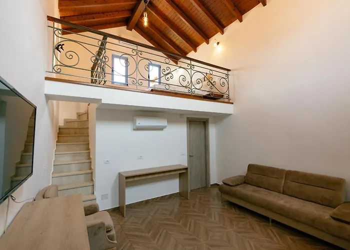 Kronos Village 山林小屋